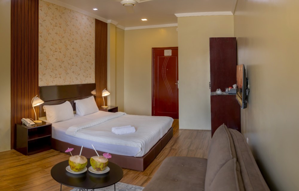 Triple with Sofa Bed